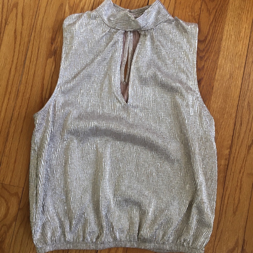 Cute Gold Tank/mock neck with button up detail in back